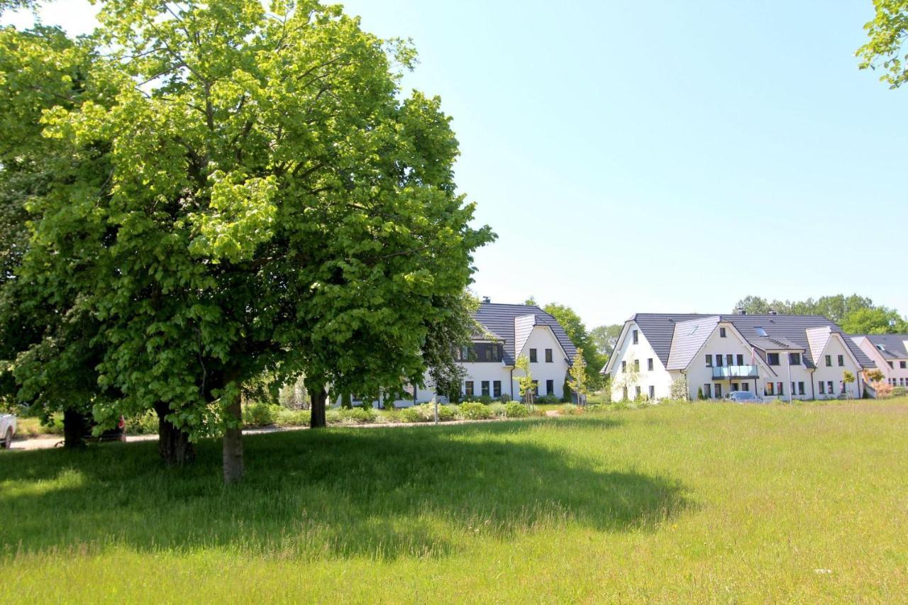 Strandnahe Fewo: Seaside Retreat with Terrace and Ahoi Spa Access Apartment Lobbe Exterior photo